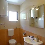 6 Pax Apertment On The With Terrace, Sea View, Garden, Parking Ensured, First Floor Apartament Mimice