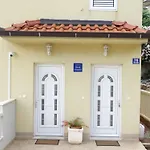 6 Pax Apertment On The With Terrace, Sea View, Garden, Parking Ensured, First Floor Apartament Mimice