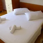 6 Pax Apertment On The With Terrace, Sea View, Garden, Parking Ensured, First Floor * Mimice