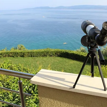 6 Pax Apertment On The With Terrace, Sea View, Garden, Parking Ensured, First Floor * Mimice