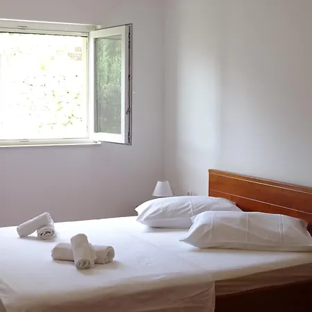 6 Pax Apertment On The With Terrace, Sea View, Garden, Parking Ensured, First Floor Apartment Mimice
