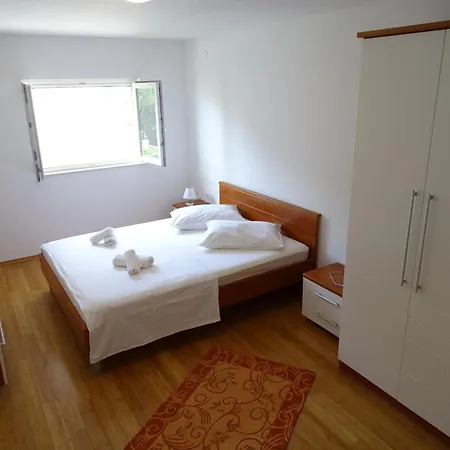 6 Pax Apertment On The With Terrace, Sea View, Garden, Parking Ensured, First Floor Mimice
