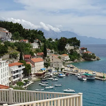 6 Pax Apertment On The With Terrace, Sea View, Garden, Parking Ensured, First Floor *