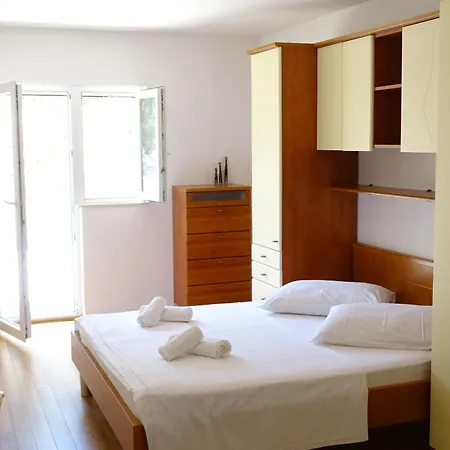 6 Pax Apertment On The With Terrace, Sea View, Garden, Parking Ensured, First Floor Mimice
