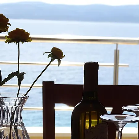 6 Pax Apertment On The With Terrace, Sea View, Garden, Parking Ensured, First Floor Apartment *