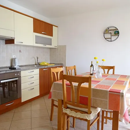 6 Pax Apertment On The With Terrace, Sea View, Garden, Parking Ensured, First Floor *