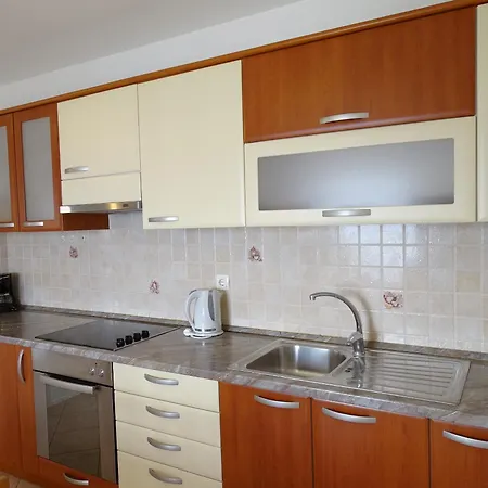 6 Pax Apertment On The With Terrace, Sea View, Garden, Parking Ensured, First Floor Mimice