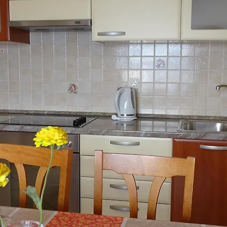6 Pax Apertment On The With Terrace, Sea View, Garden, Parking Ensured, First Floor